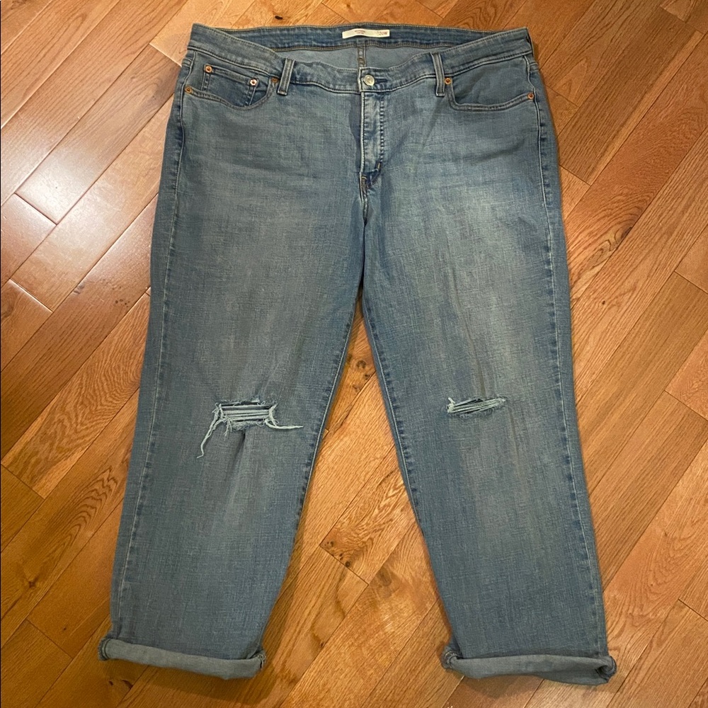 Distressed Levi Blue Jeans